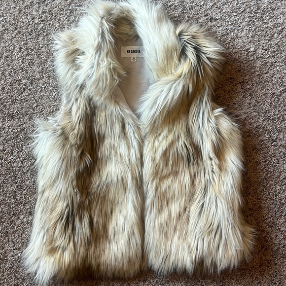 BB Dakota Jackets & Blazers - BB Dakota faux fur vest